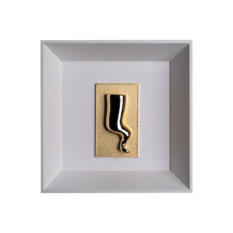 Corno -  scultura in resina shiny oro su cartcino oro foglia e quadro fondo bianco con cornice artigianale italiana