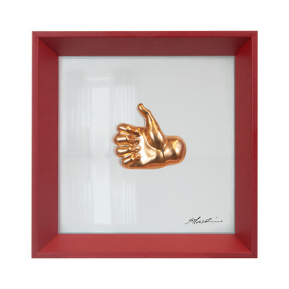 'O Like  - il linguaggio delle mani con scultura in resina oro cromato su quadro fondo in vetro e cornice bordeaux