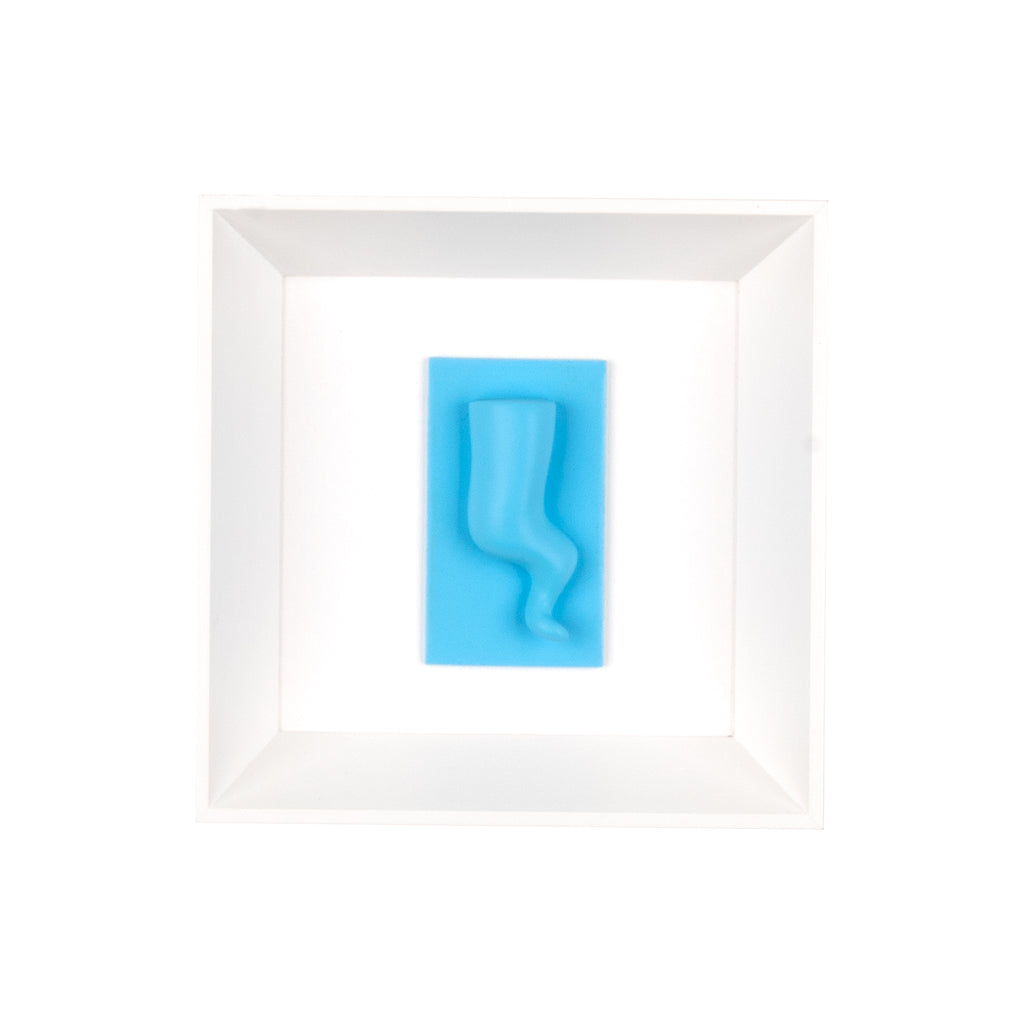 Corno - scultura colorata su quadro fondo bianco e cornice artigianale italiana (vers.19x19)