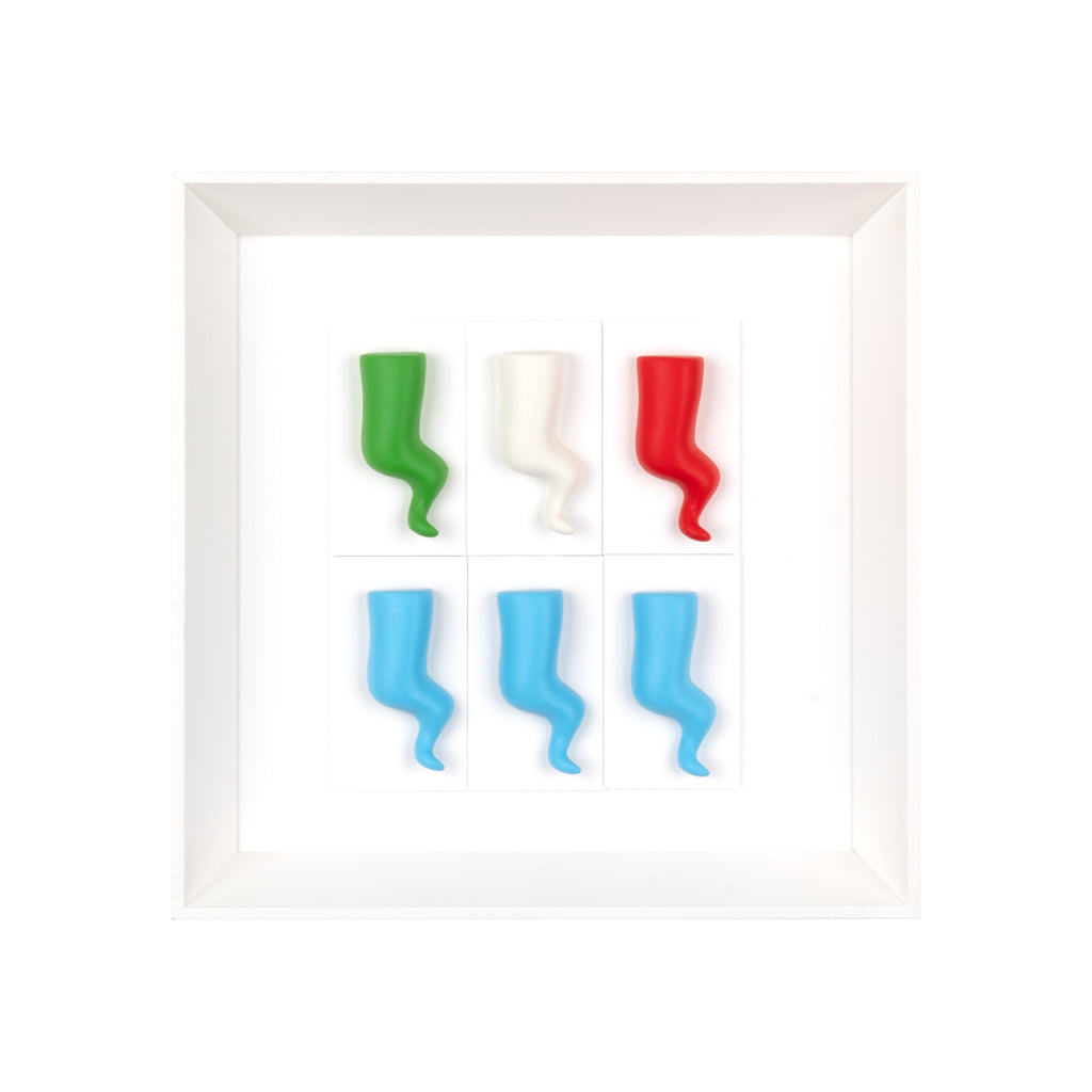 Corni - sculture in resina colorata su quadro fondo bianco con cornice artigianale italiana (vers.30x30)