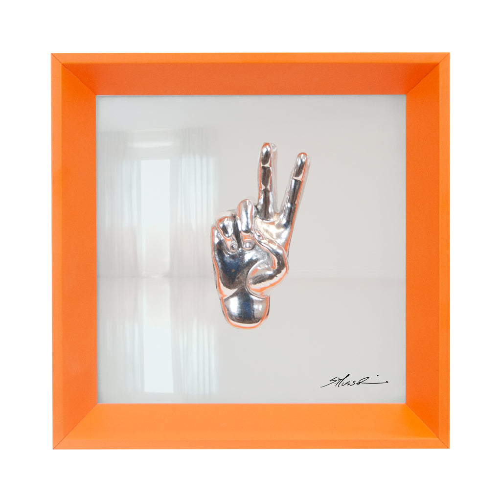 Buscìa - the language of the hands with sculpture in chromed resin on a white background painting and an Italian handcrafted frame
