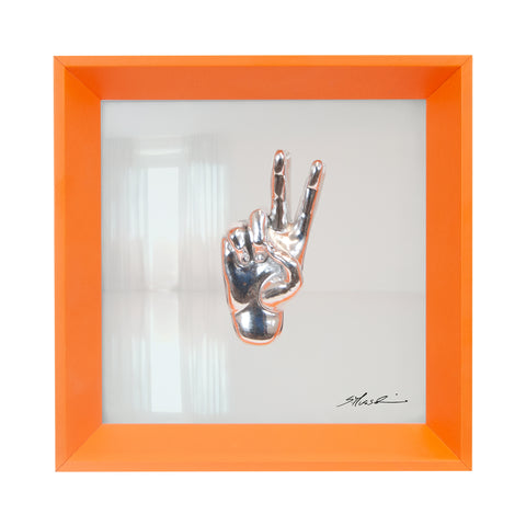 Prufessó, posso andare in bagno?  - il linguaggio delle mani con scultura in resina argento cromato su quadro fondo in vetro e cornice arancione