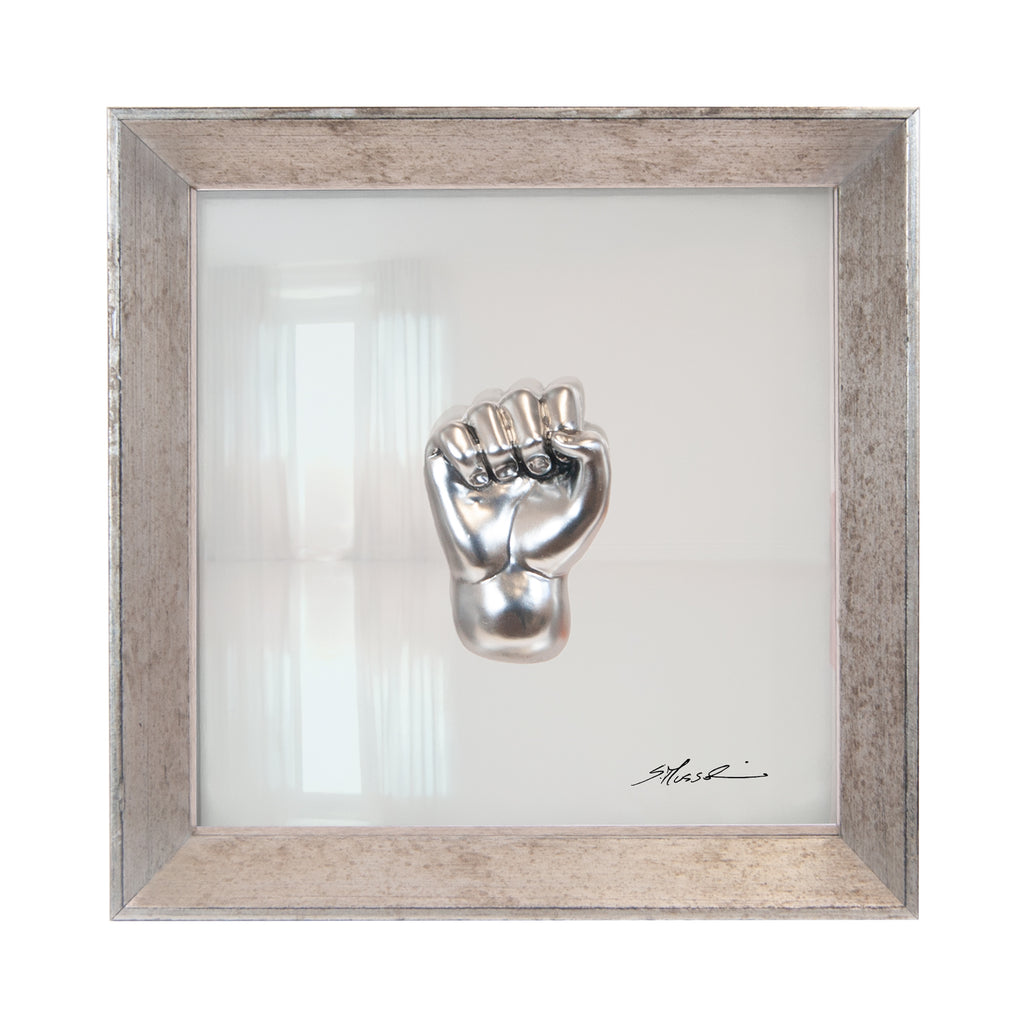 'A carocchia - il linguaggio delle mani con scultura in resina argento cromato su quadro fondo in vetro e cornice argento