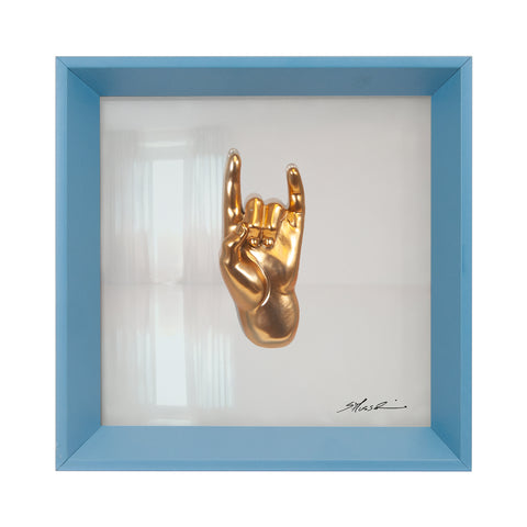 Tien 'e ccorn - il linguaggio delle mani con scultura in resina oro cromato su quadro fondo in vetro e cornice azzurra
