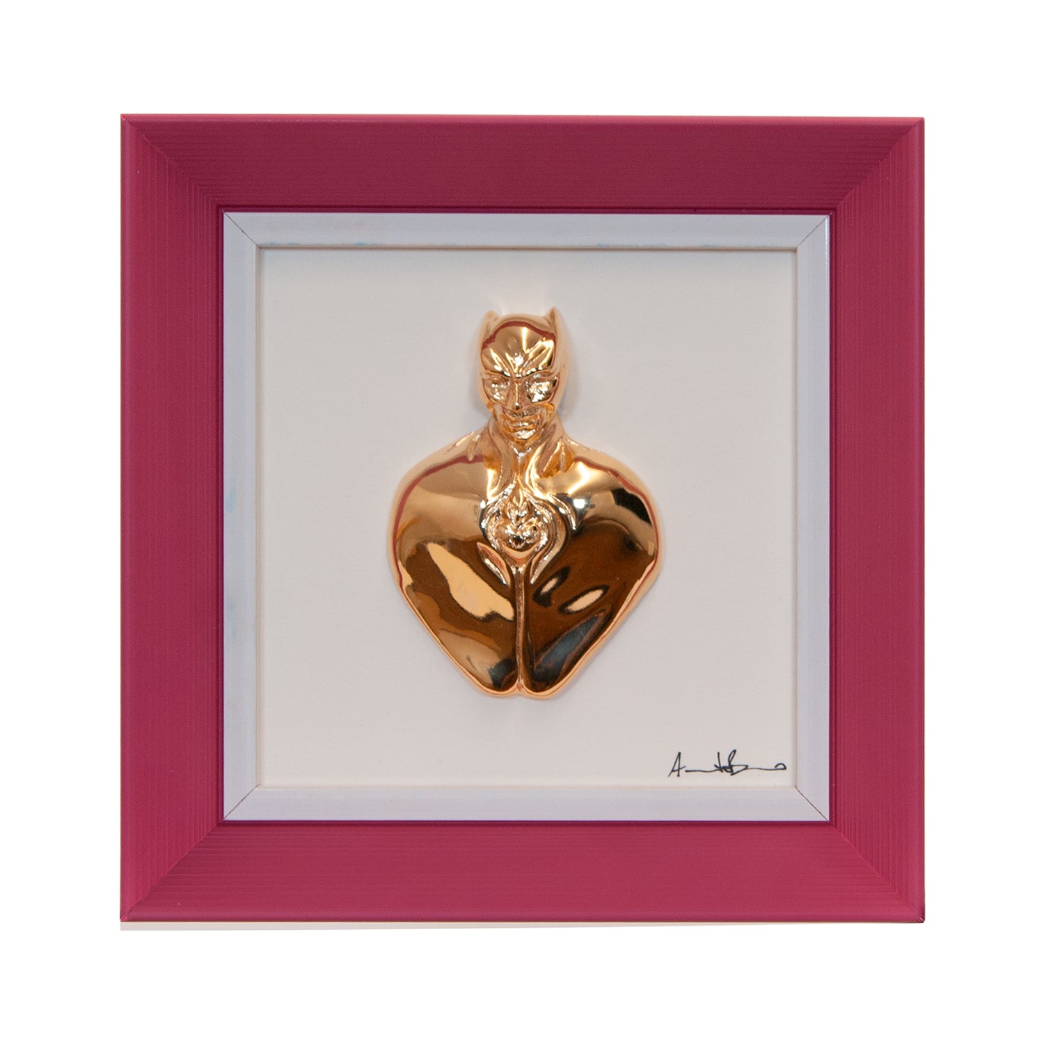 Man in color-scultura in resina lucida oro arancione con cornice fuchsia in quadro fondo bianco