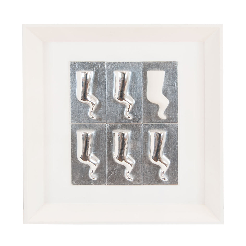 Multicorni - quadro con sculture in resina cromata argento e uno bianco su cartoncini argento foglia su fondo bianco (vers.30x30)