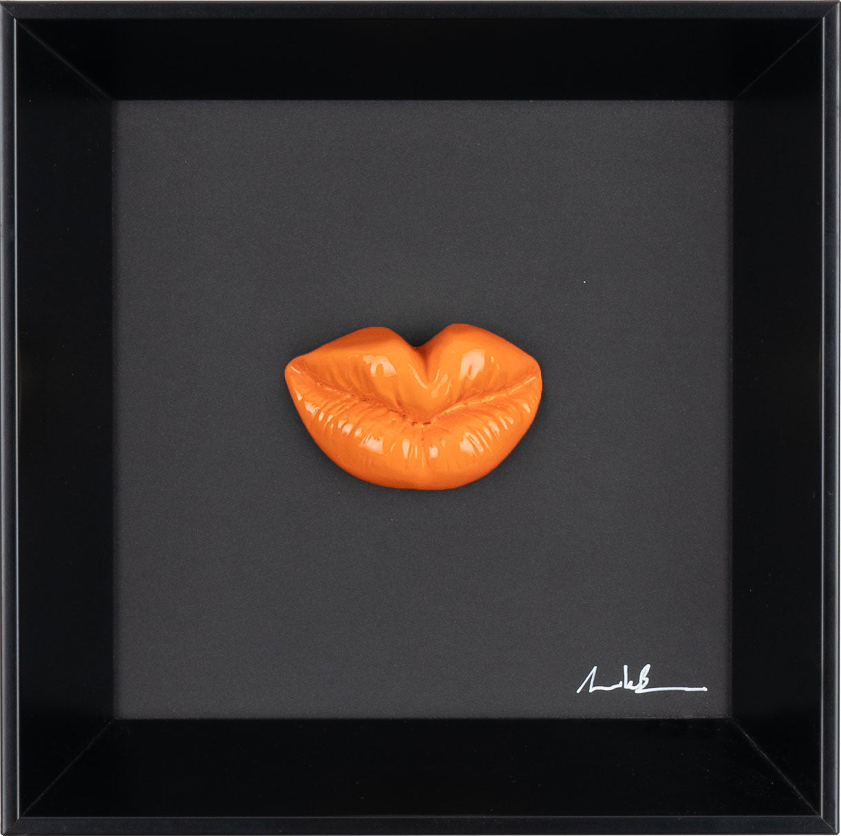 ‘O piezz e carn - scultura in resina colorata lucida su quadro fondo nero (vers. 19x19)