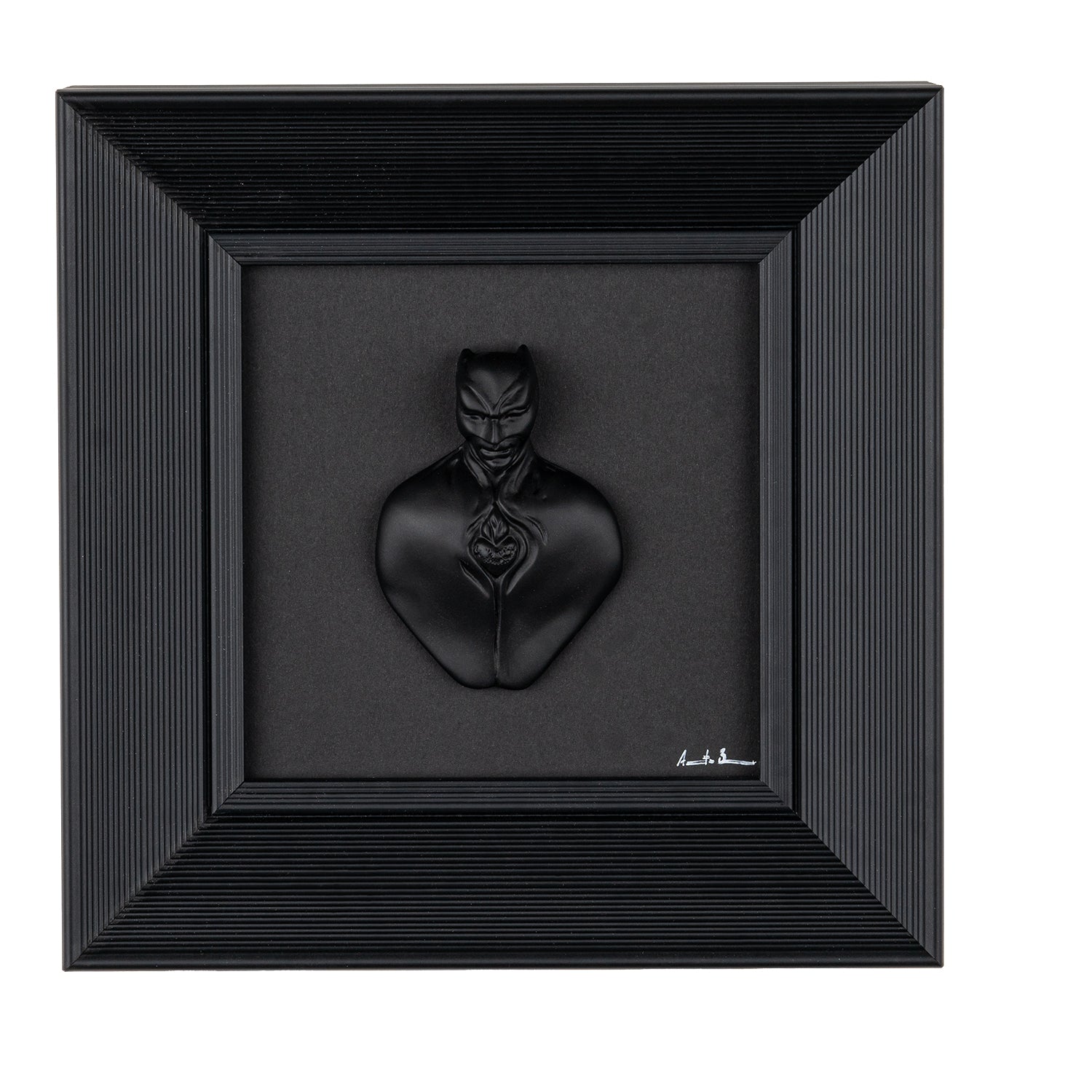 Man in black-scultura in resina in quadro fondo nero