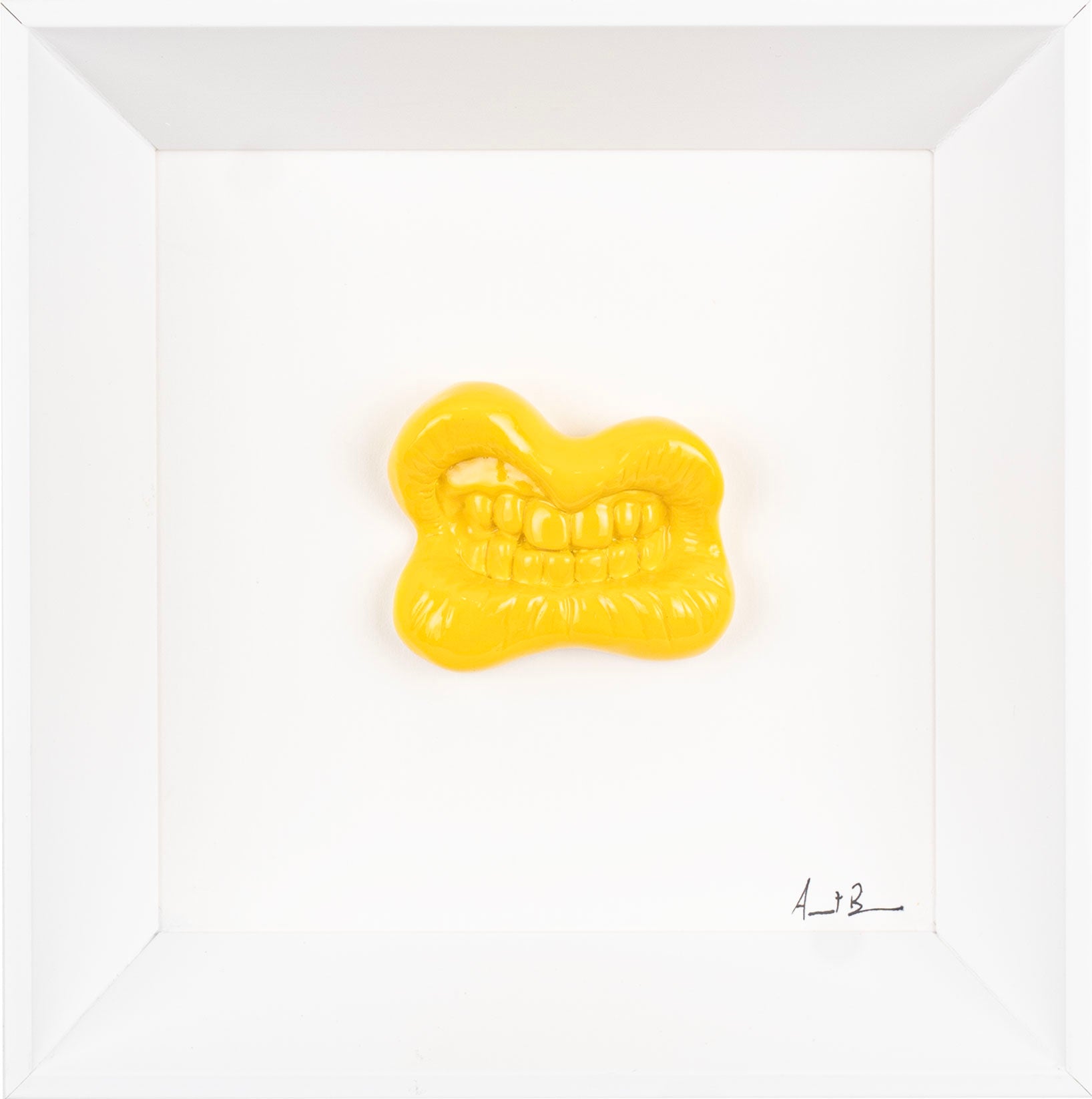 ‘E mazzate - scultura in resina colorata lucida su quadro fondo bianco (vers. 19x19)