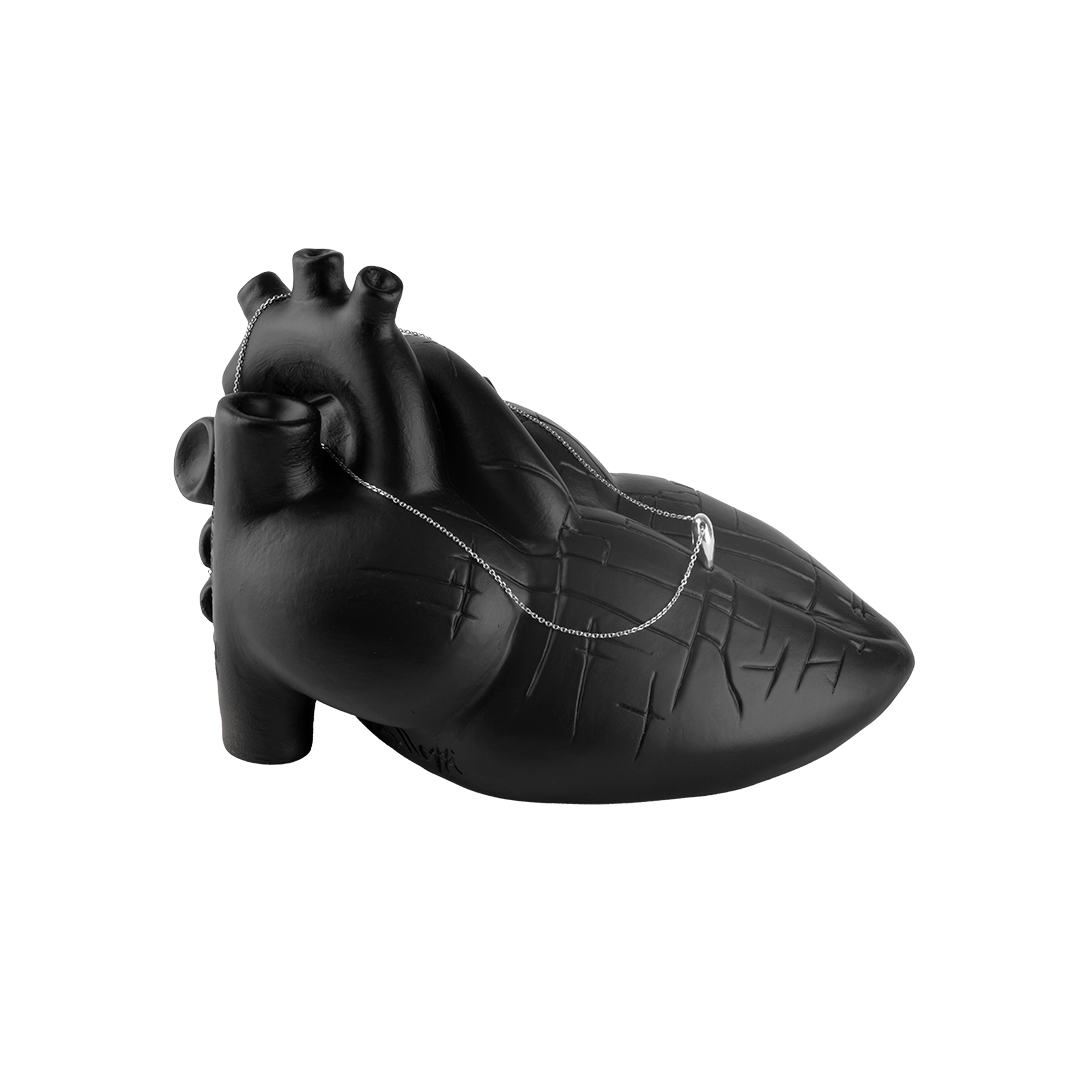 Staje ccà - scultura porta gioiello in resina nera del cuore di Napoli con mappa incisa e con ciondolo PIN in argento o ottone