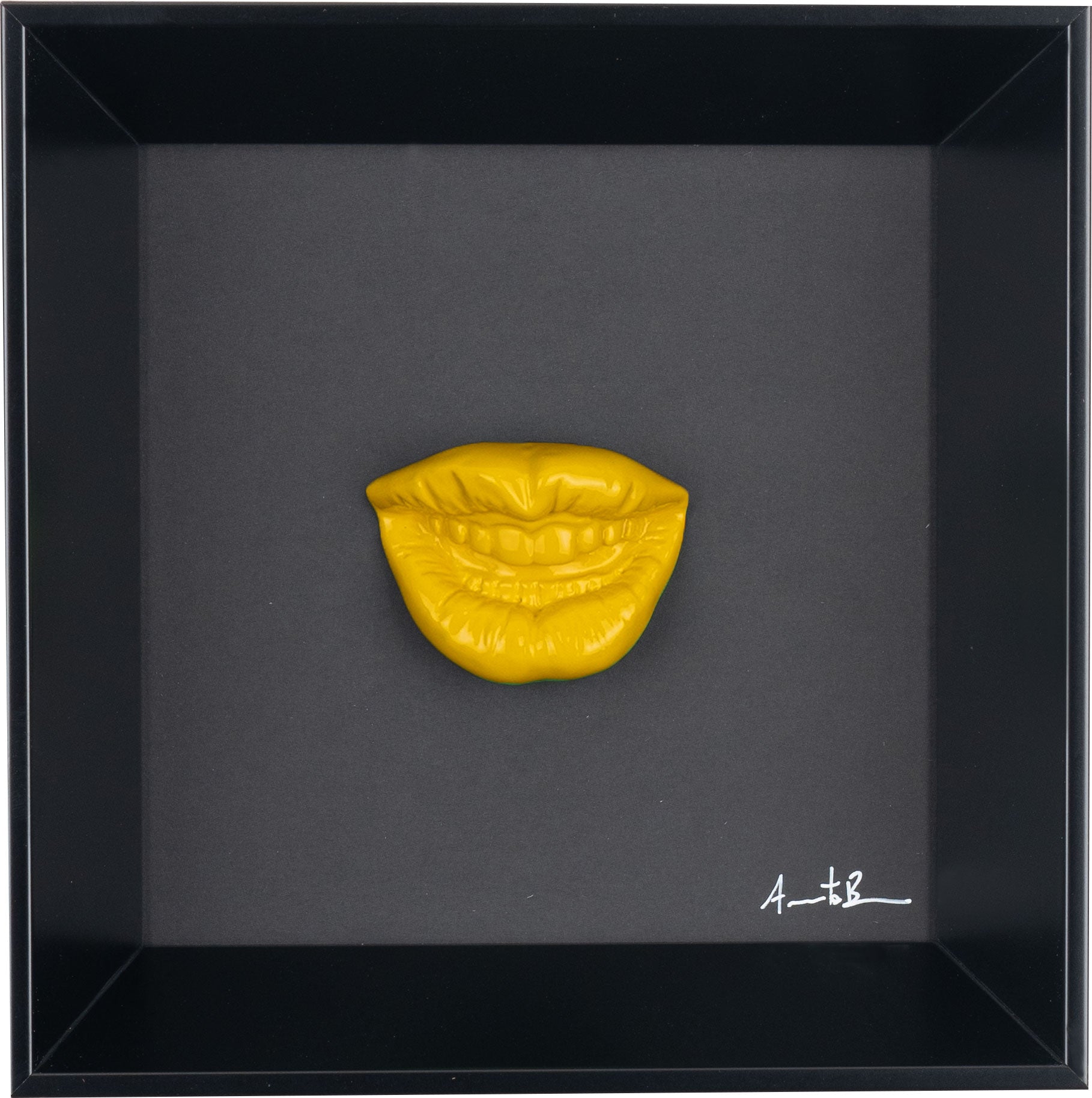 ‘A resata - scultura in resina colorata lucida su quadro fondo nero (vers. 19x19)