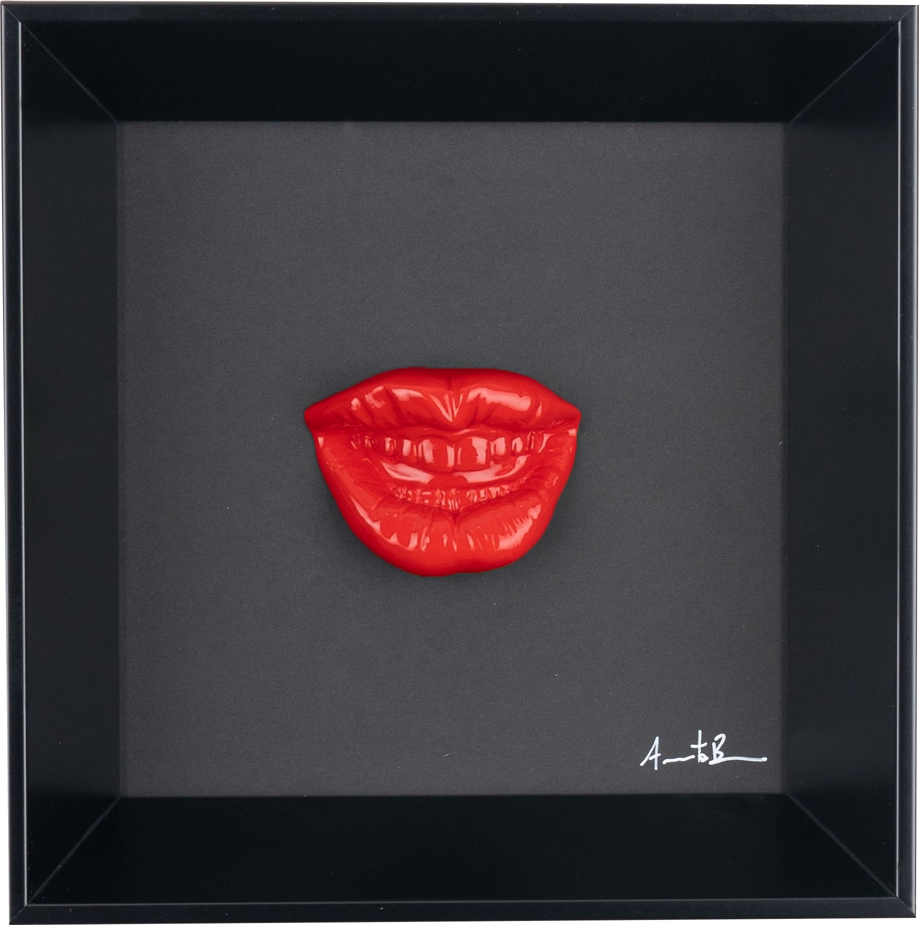 ‘A resata - scultura in resina colorata lucida su quadro fondo nero (vers. 19x19)
