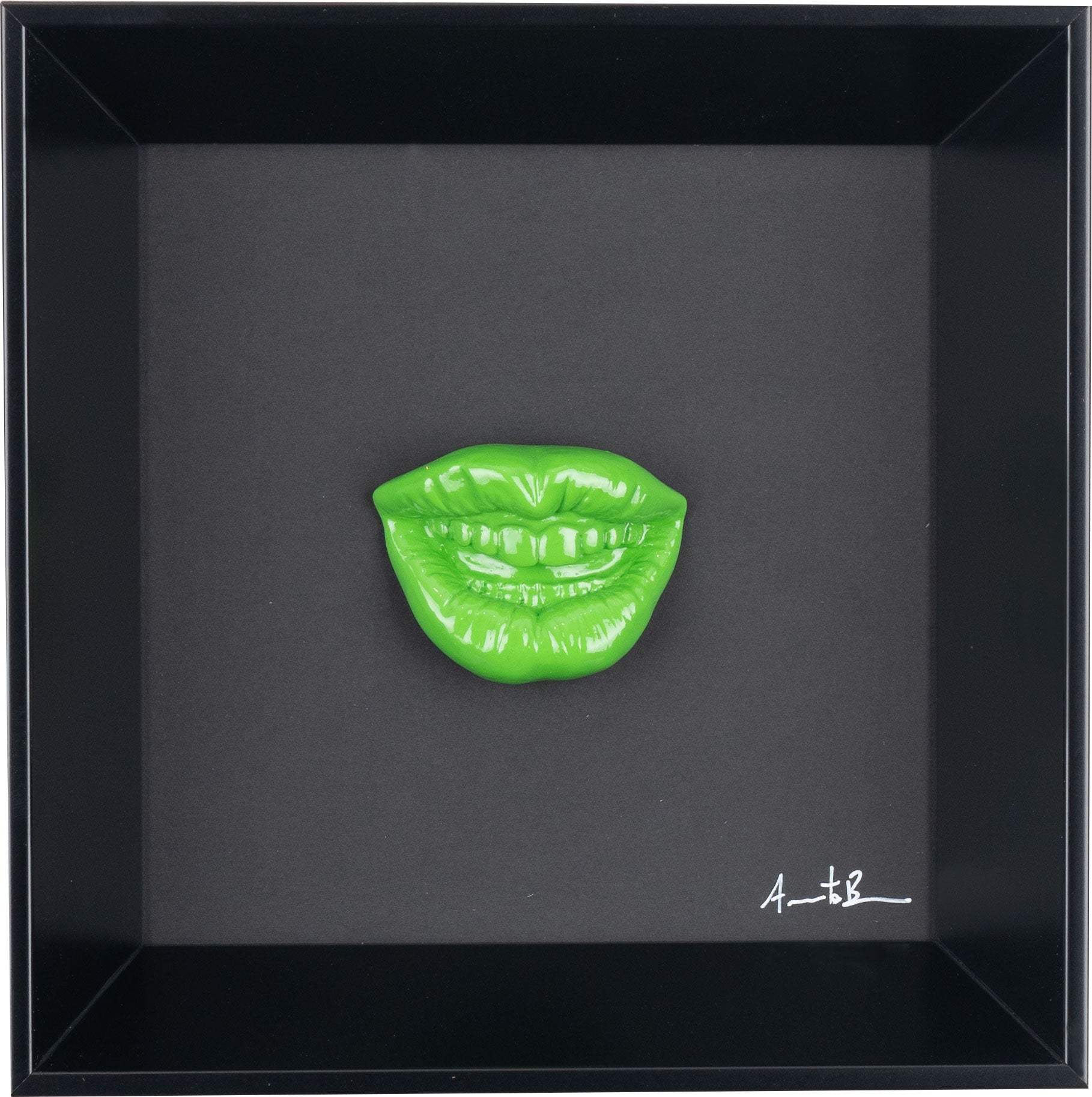 ‘A resata - scultura in resina colorata lucida su quadro fondo nero (vers. 19x19)