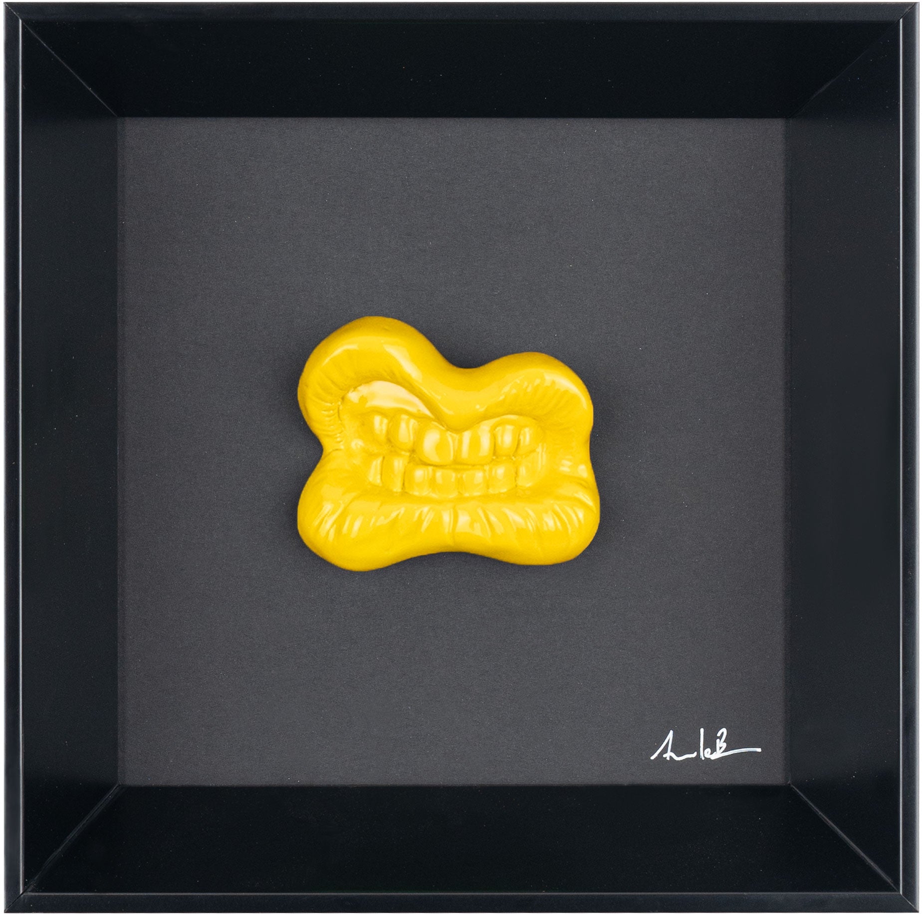 ‘E mazzate - scultura in resina colorata lucida su quadro fondo nero (vers. 19x19)