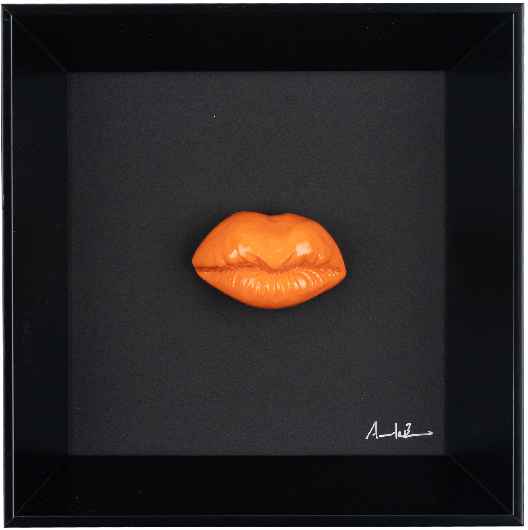 ‘O muss - scultura in resina colorata lucida su quadro fondo bianco (vers. 19x19)