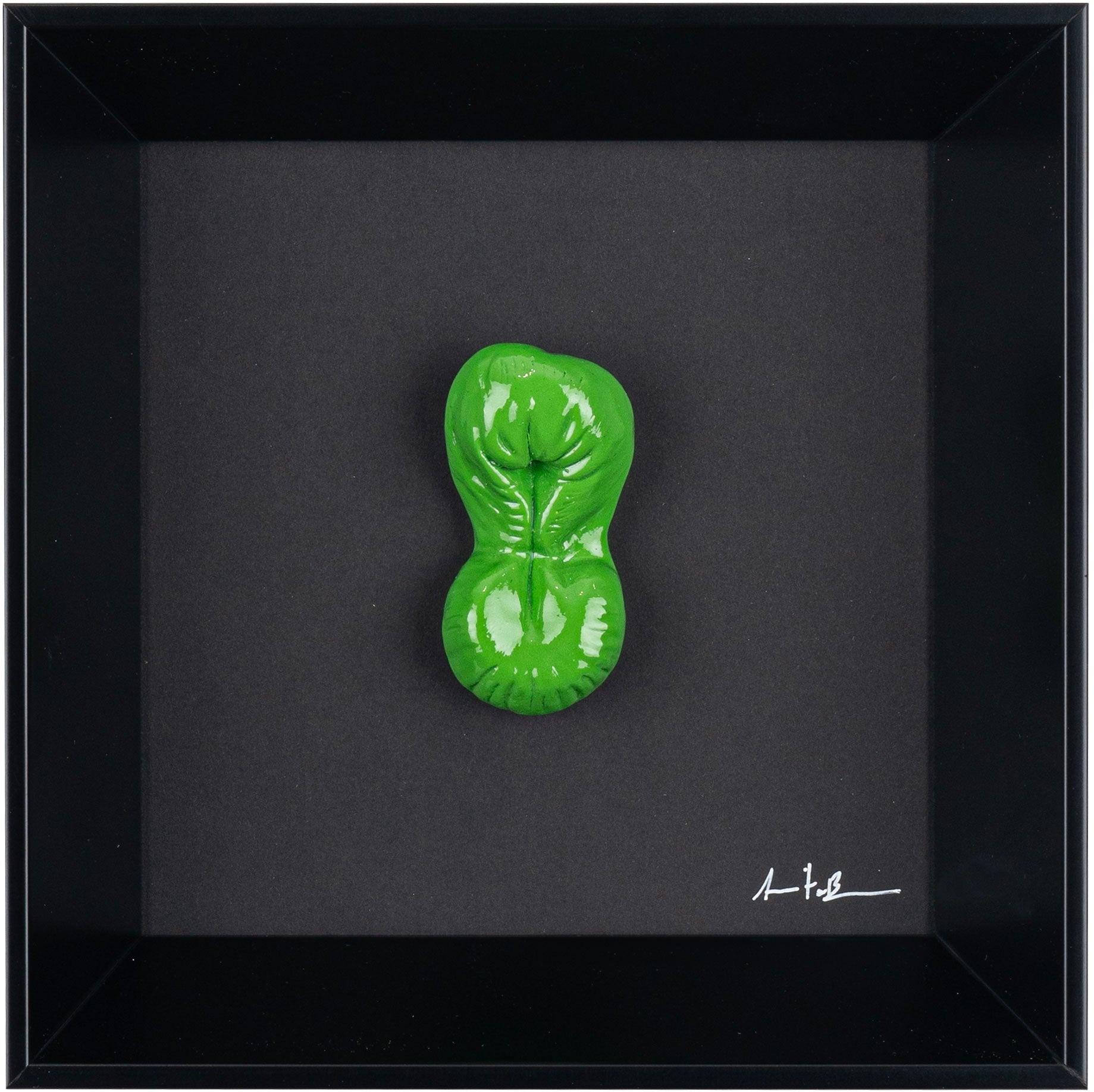 ‘A peccerella. - scultura in resina colorata lucida su quadro fondo nero (vers. 19x19)