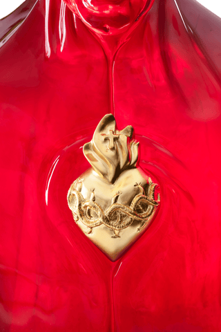 Batman - scultura in resina trasparente rossa e cuore in oro cromato