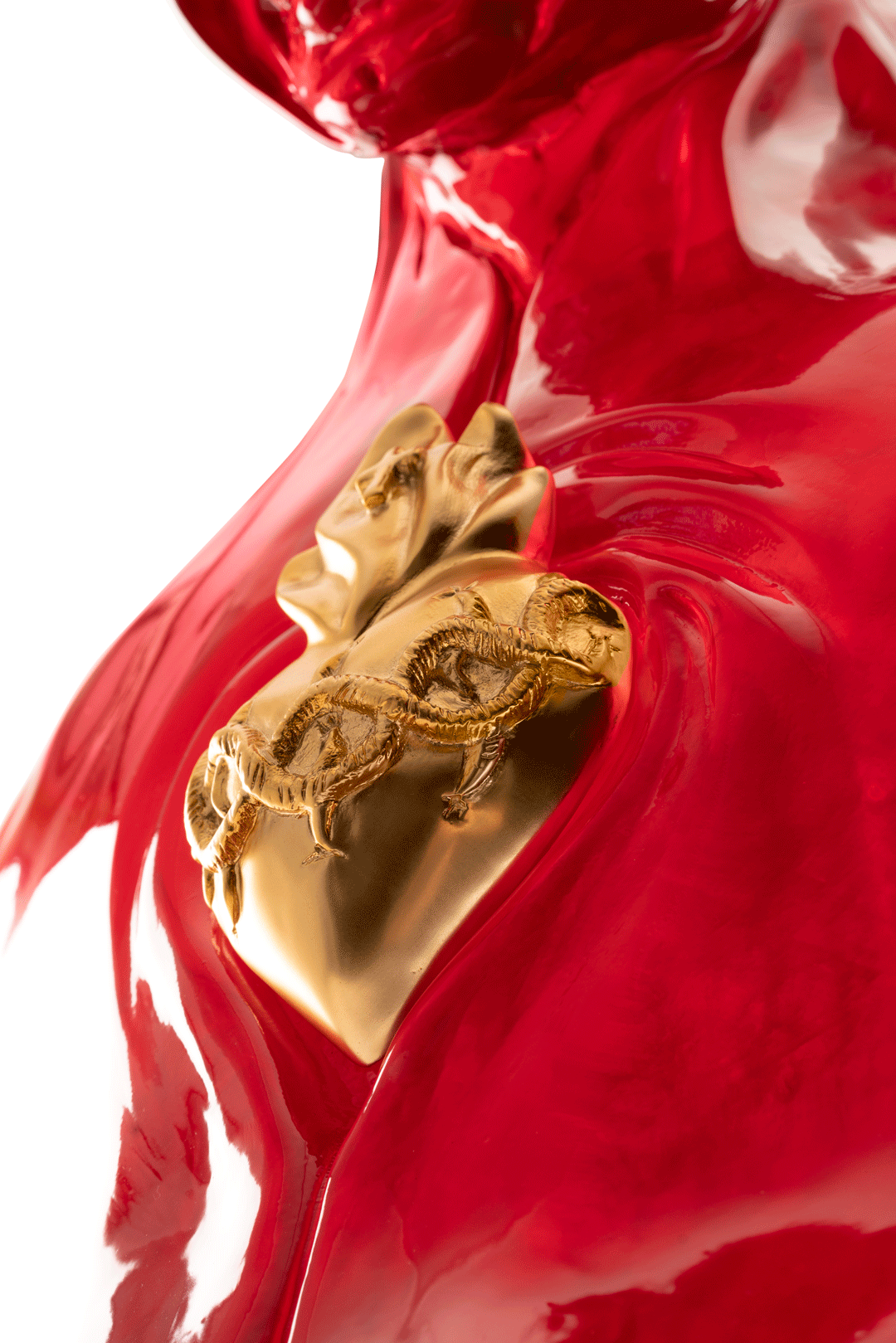 Man in black - scultura in resina trasparente rossa e cuore in oro cromato (vers.80x50 cm)