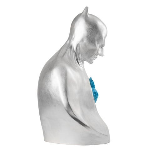 Batman - scultura in resina con finitura argento fino e cuore in resina colorata