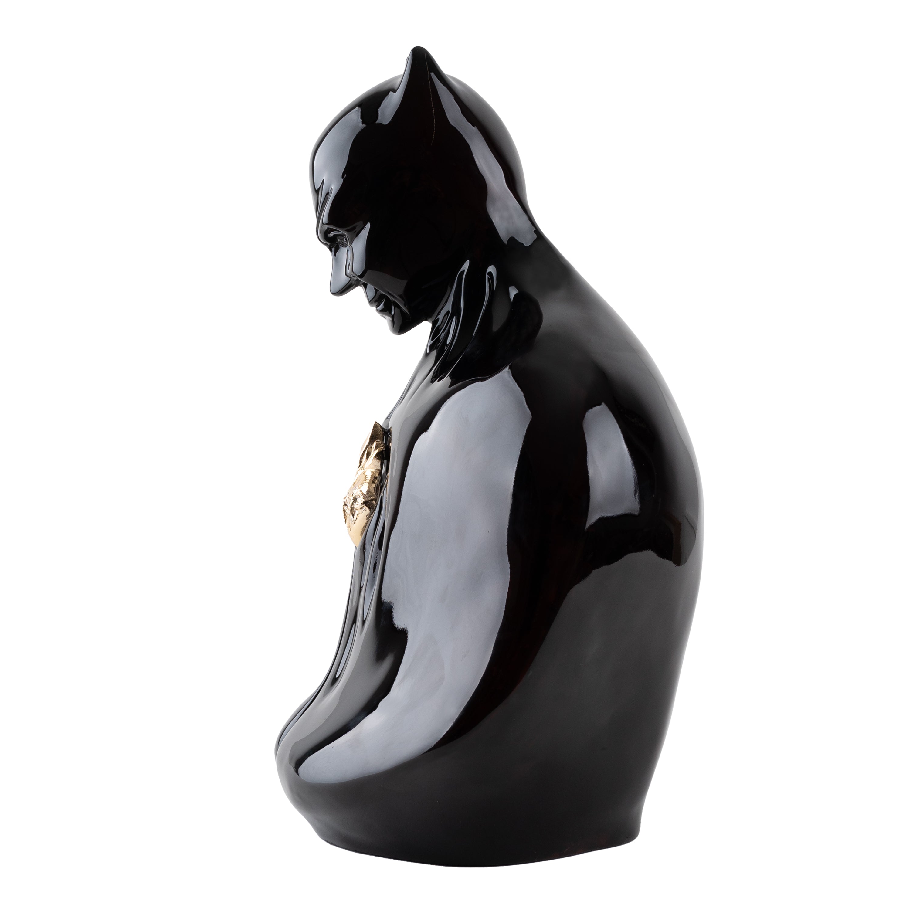 Man in black - scultura in resina trasparente nero con cuore in resina cromata oro (vers.40x25 cm)