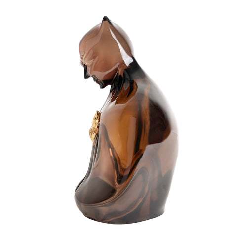 Man in black - scultura in resina trasparente nero/ambra con cuore in resina cromata oro (vers.40x25 cm)