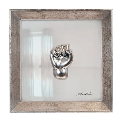 'A carocchia - il linguaggio delle mani con scultura in resina argento cromato su quadro fondo in vetro e cornice argento