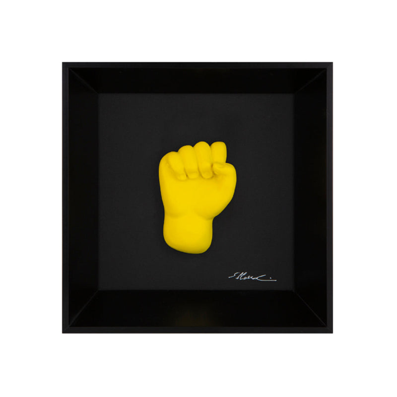 'A carocchia - il linguaggio delle mani con scultura in resina su quadro fondo nero con cornice artigianale italiana