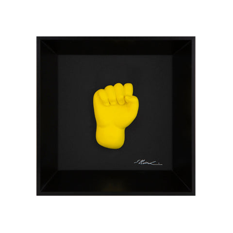 'A carocchia - il linguaggio delle mani con scultura in resina su quadro fondo nero con cornice artigianale italiana