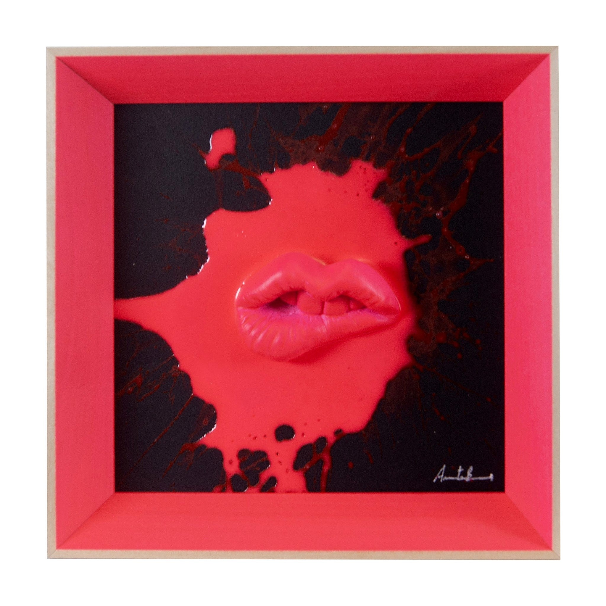 ‘A jatta - scultura in resina colorata lucida fuchsia fluo fondo nero