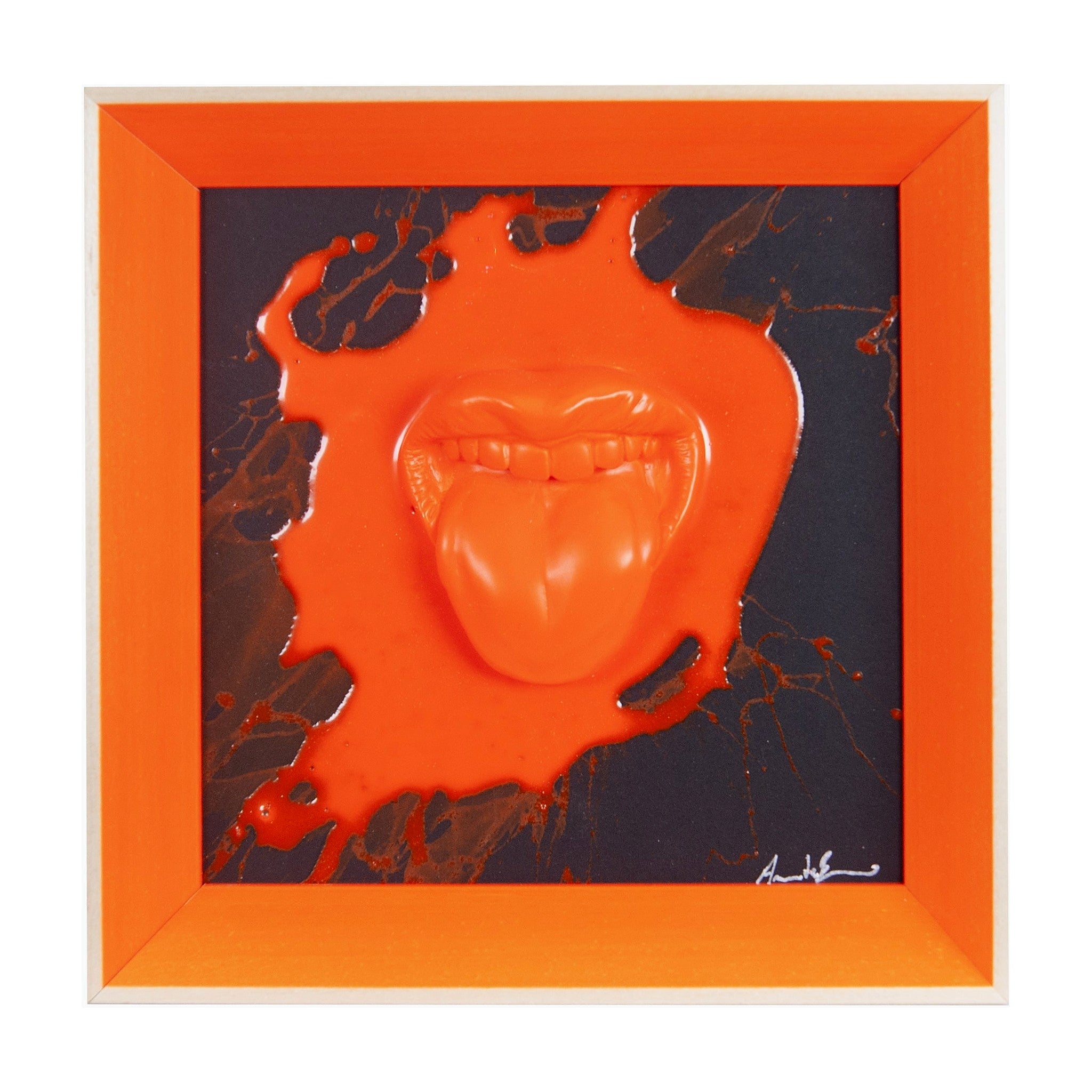 ‘A lingua - scultura in resina colorata arancione lucida fluo fondo nero
