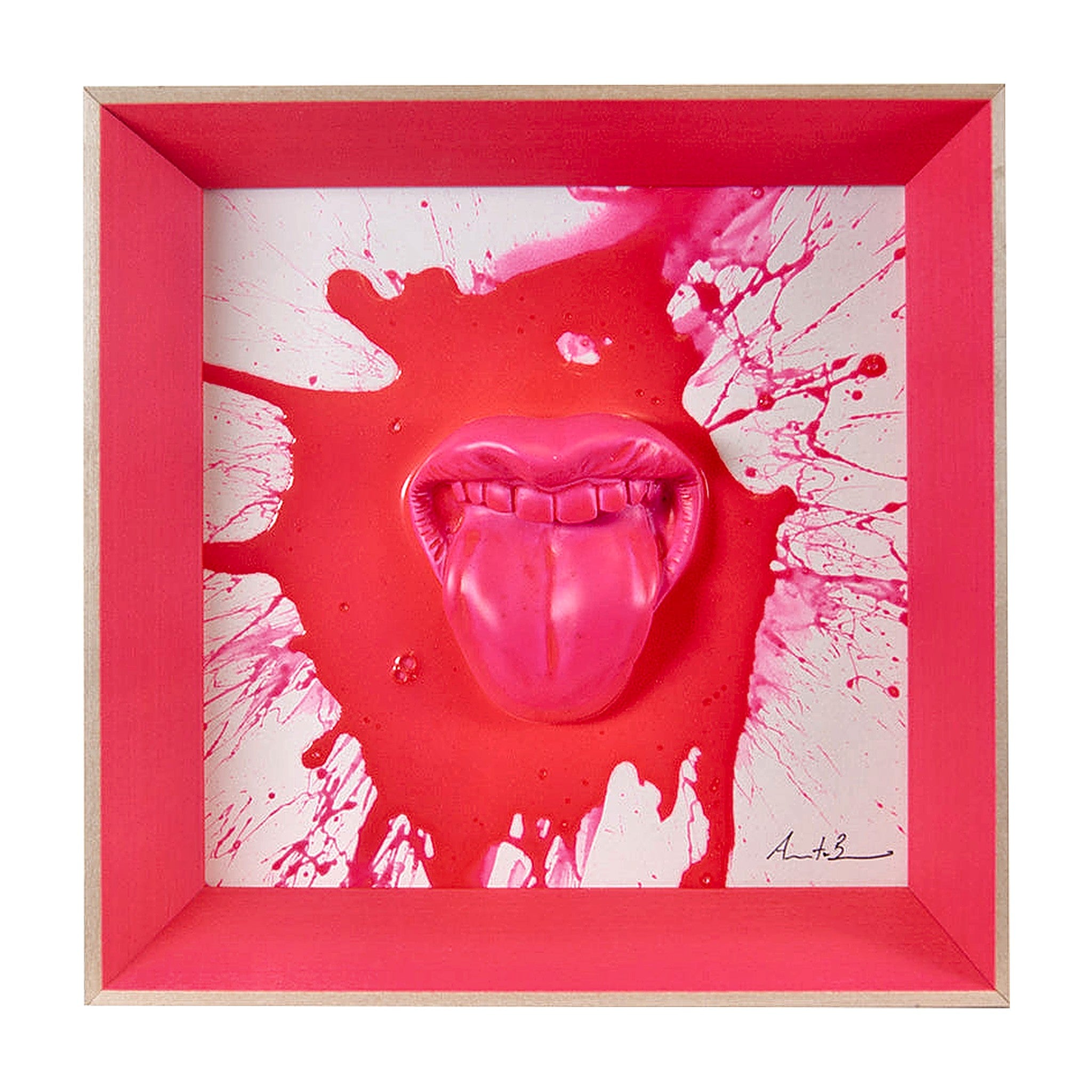 ‘A lingua - scultura in resina colorata fuchsia lucida fluo fondo bianco
