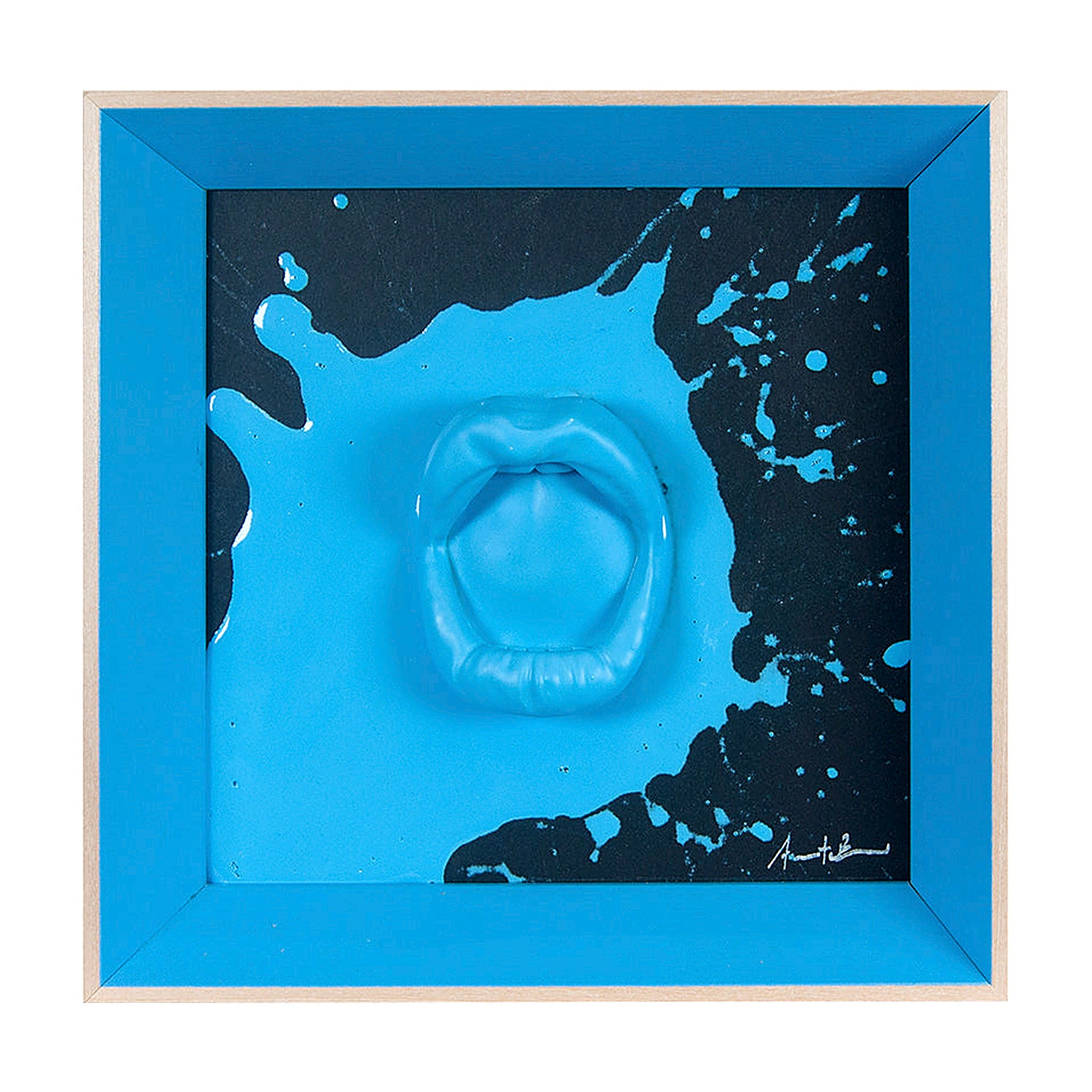 ‘A maraviglia - scultura in resina colorata azzurro fluo lucido fondo nero