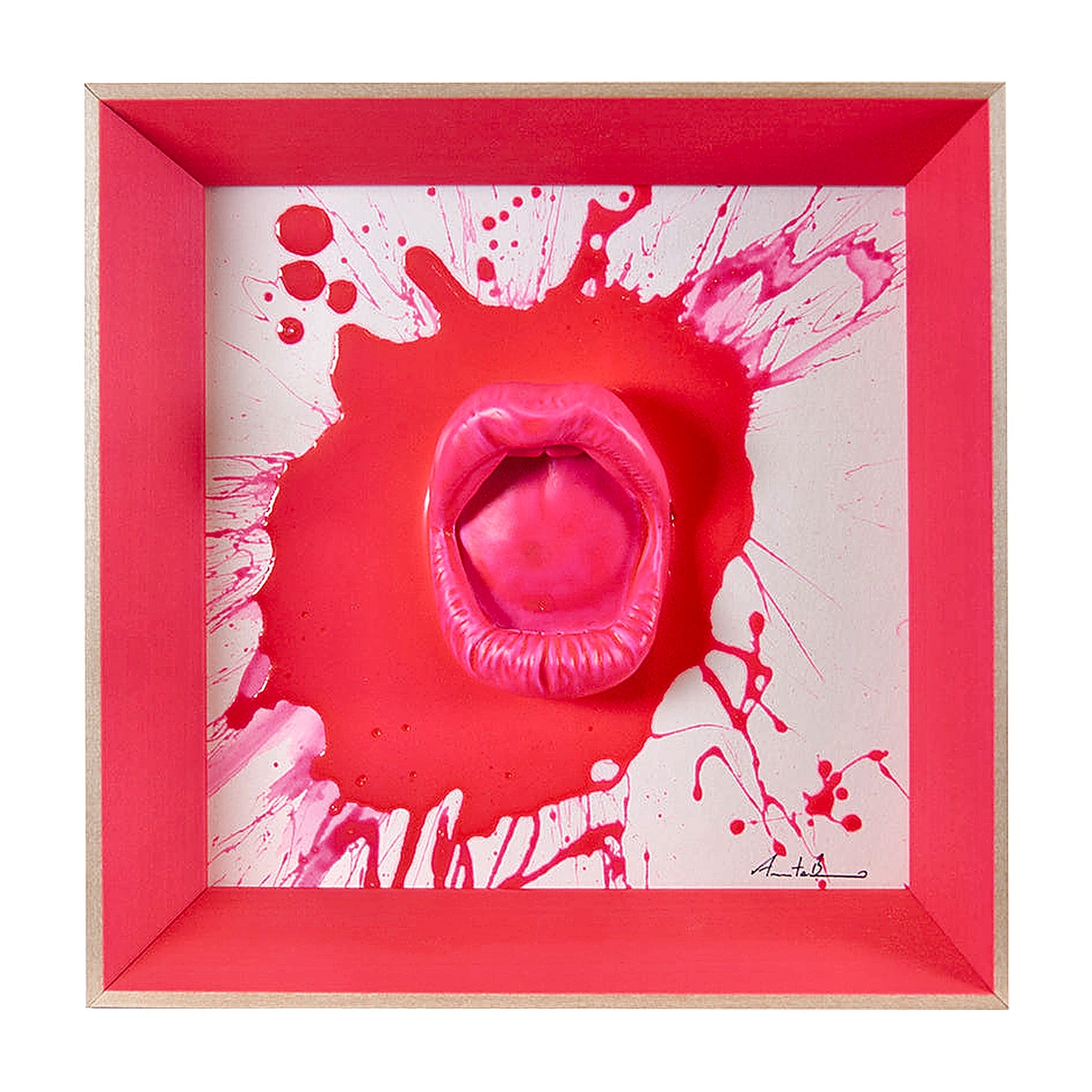 ‘A maraviglia - scultura in resina colorata fuchsia fluo lucido fondo bianco