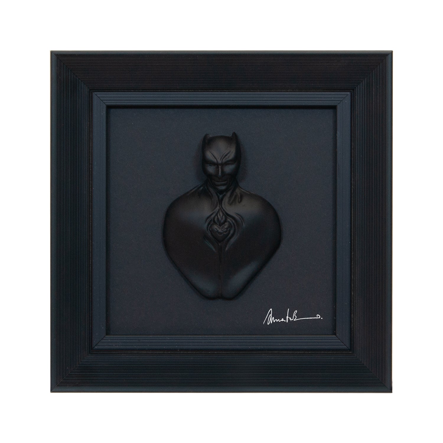 Man in black-scultura in resina opaca con bordo nero in quadro fondo nero
