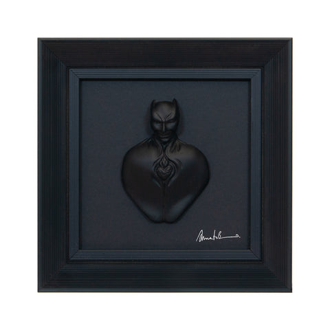 Man in black-scultura in resina opaca con bordo nero in quadro fondo nero