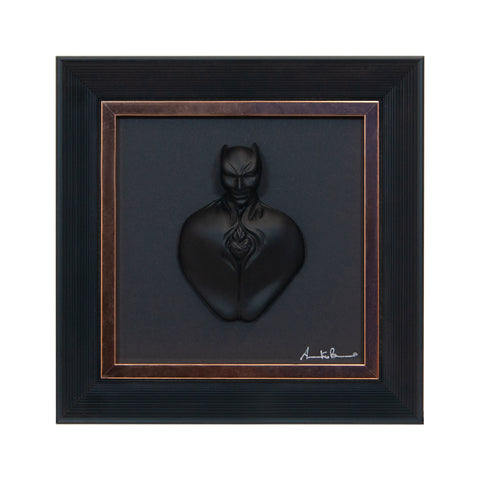 Man in black-scultura in resina opaca con bordo rame in quadro fondo nero