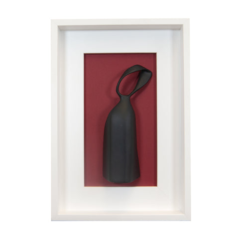 Fides qua - scultura in resina colorata nera su quadro fondo bianco (Copia)