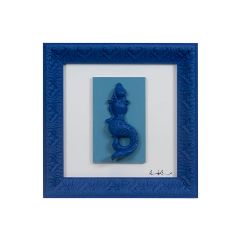 Regina Partenope - scultura in resina colorata blu della sirena Regina Partenope su cartoncino azzurro in cornice artigianale italiana