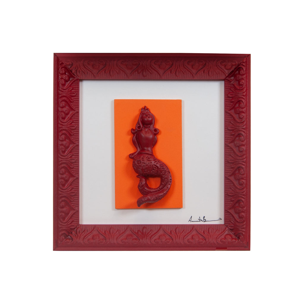 Regina Partenope - scultura in resina colorata bordeaux della sirena Regina Partenope su cartoncino arancio in cornice artigianale italiana
