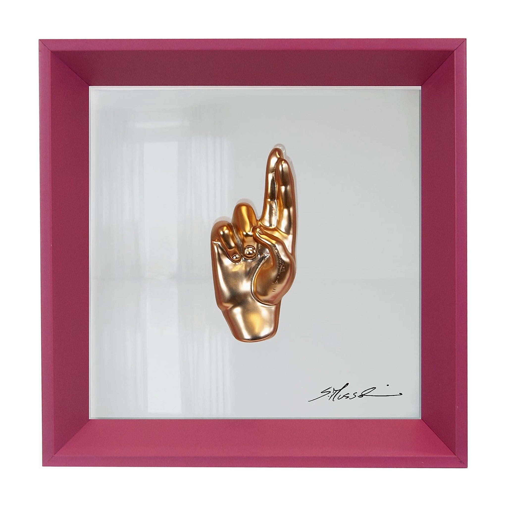 Buscìa - il linguaggio delle mani con scultura in resina oro cromato su quadro fondo in vetro e cornice fuchsia