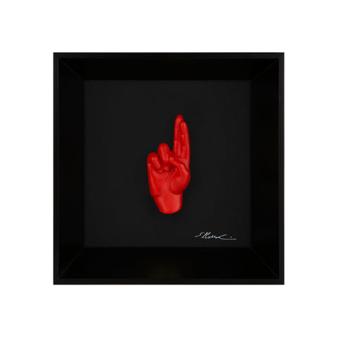 Buscìa - il linguaggio delle mani con scultura in resina su quadro fondo nero e cornice artigianale italiana