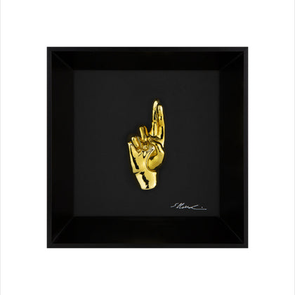 Buscìa - il linguaggio delle mani con scultura in resina cromata su quadro fondo nero e cornice artigianale italiana