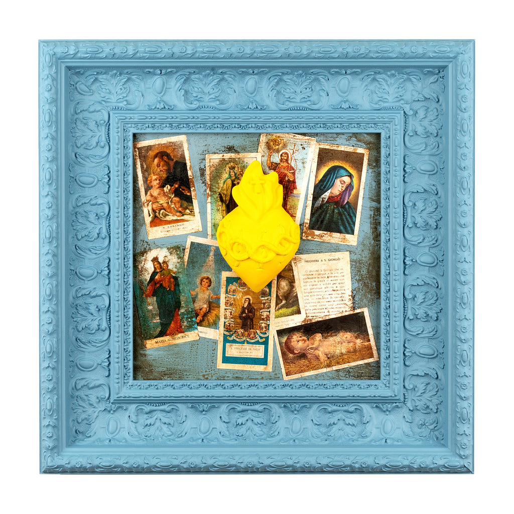 Devozione, edicola votiva - sculture in resina colorata con grafiche su quadro celeste (vers. 47x47)