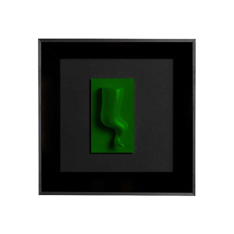 Corno - scultura colorata su quadro fondo nero e cornice artigianale italiana