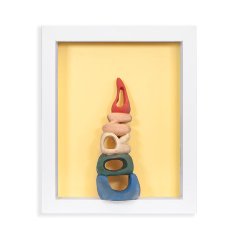 Pop corno-scultura in terracotta satinata dipinta in acrilico con cornice bianca