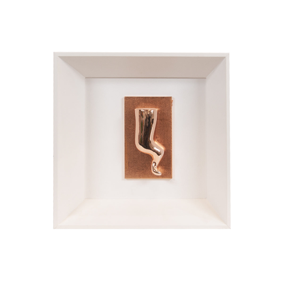 Horn - sculpture in shiny gold resin on gold leaf paper and white background frame with Italian handcrafted frame