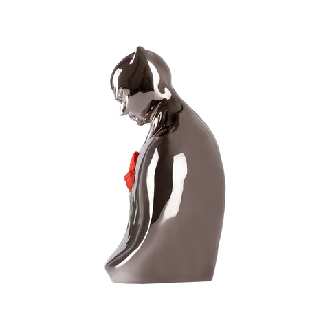 Man in black - scultura in resina cromata con cuore rosso (vers.27x18 cm)