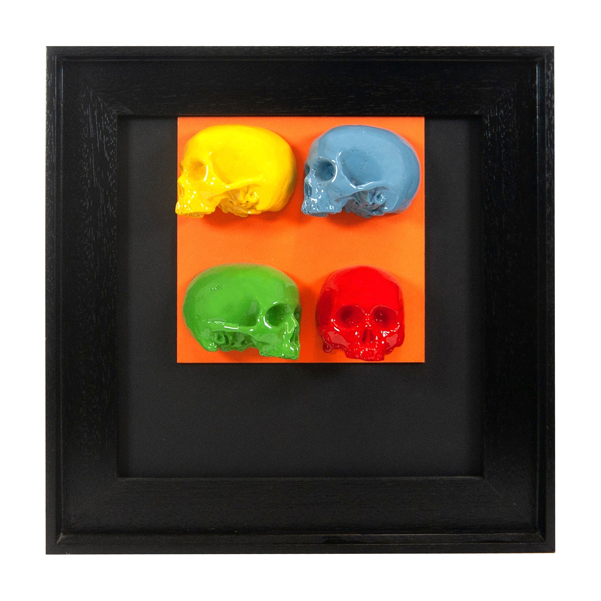 'E capuzzelle - Teschi in resina colorata su cartoncini, fondo nero, cornice artigianale (30x30)