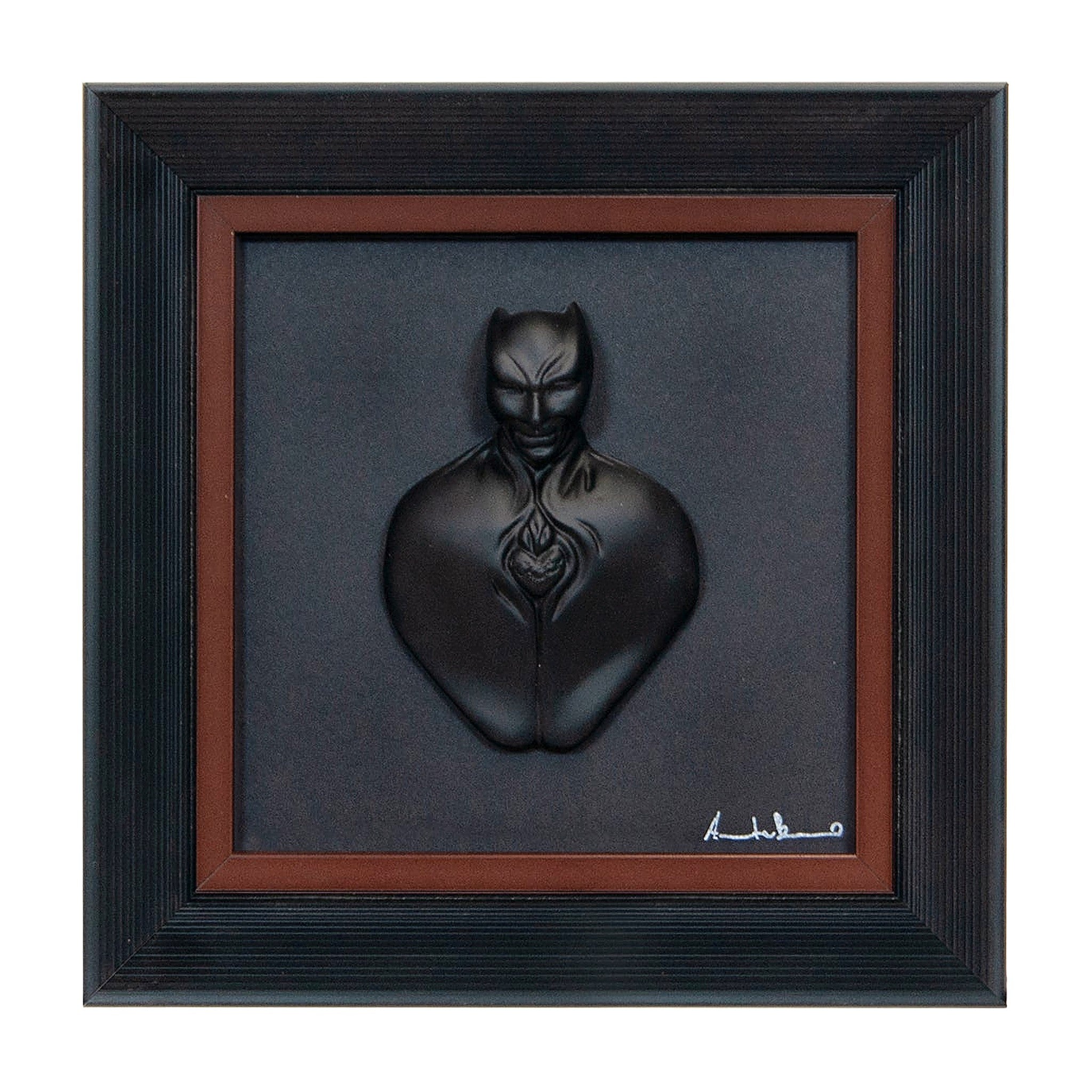 Man in black-scultura in resina opaca con bordo marrone in quadro fondo nero