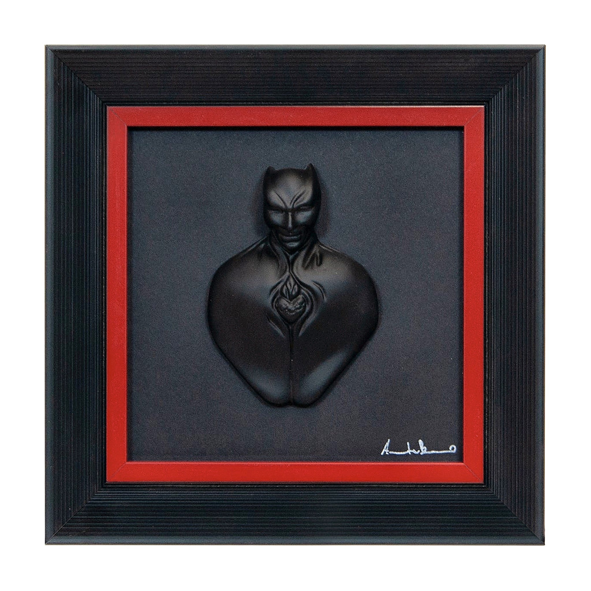 Man in black-scultura in resina opaca con bordo rosso in quadro fondo nero